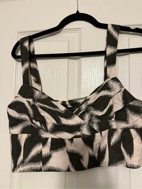 Banana Republic Black and Cream Linen-Blend Top